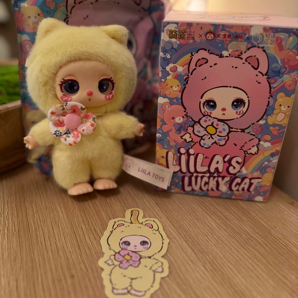 Liila Toys Lucky Cat Plush bag charm